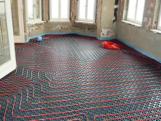 Fußbodenheizung - die „Klempner“ von FESA installieren das passende System.