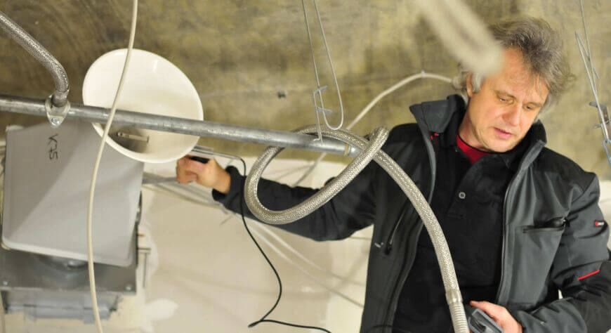 Die FESA GmbH plant und installiert Lüftungs­anlagen mit Wärmerück­gewinnung für Büro- und Betriebs­räume sowie für Gewerbeflächen.