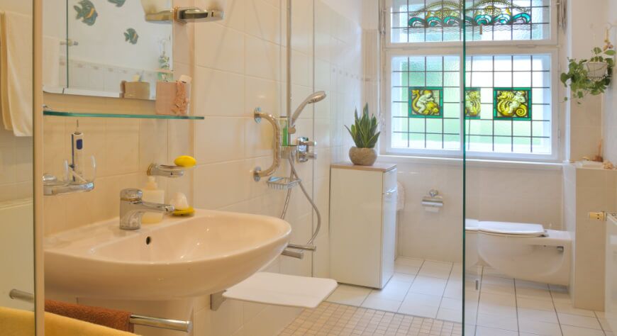 Eine Teilbadsanierung von FESA – Die Komfortinstallateure® – aus Leipzig/Markkleeberg. Für Fragen zu Badumbau und Badmodernisierung wählen Sie einfach Tel. 034297 149866.