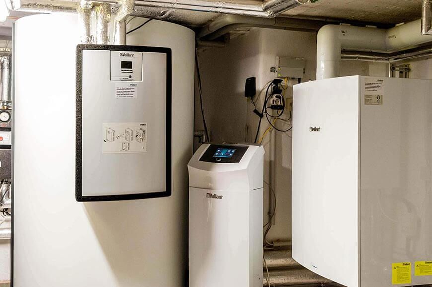 Heizung modernisieren: Die „Klempner“ von FESA installieren die passende Technik, damit Heizkosten und CO2-Ausstoß dauerhaft merklich sinken.